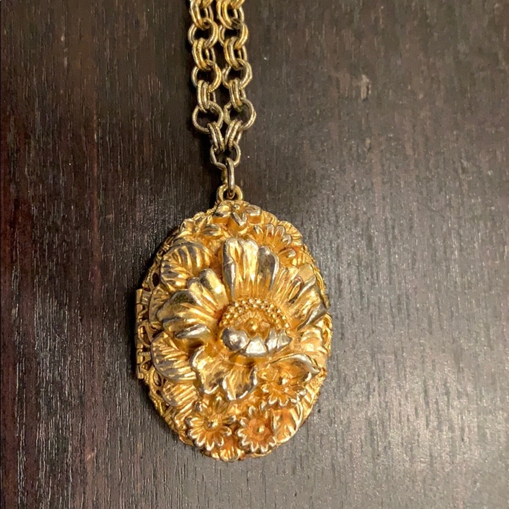 Vintage gold tone locket, 30 inch chain